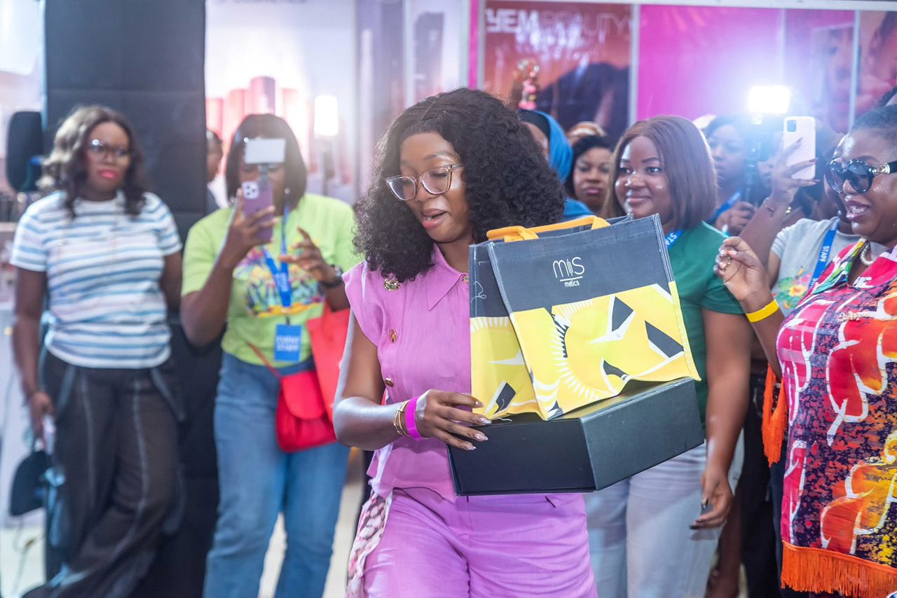 Winning artist carrying her prize through the crowd